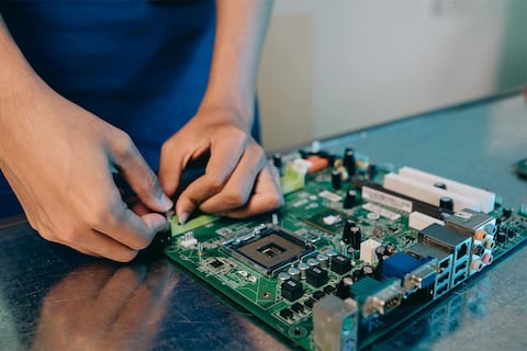 Crean cerebro enchufable para añadir capacidades de IA de alto rendimiento a los automóviles sin reemplazar los sistemas actuales