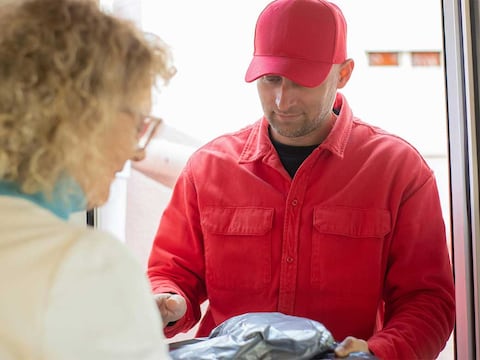 Imponen nuevos cargos por pedidos en línea en Estados Unidos: impuestos a domicilio se agregan a los pedidos entregados en las puertas de los compradores
