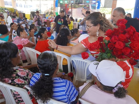 Serenata y agasajos a la madres en Esmeraldas cambian de horario por toque de queda