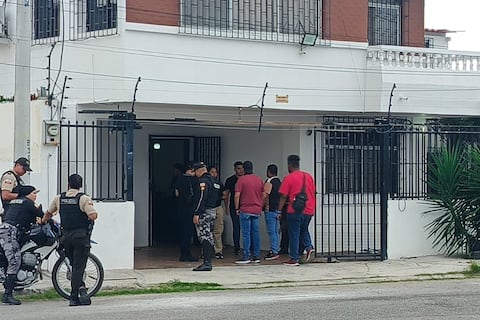 Tres hombres fueron asesinados en un inmueble de Salinas, a una cuadra del malecón
