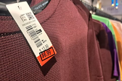 Camisetas a $ 5,99 y $ 6,99 o 3 por $ 19,99 en los ‘malls’: descuentos y ofertas ahora se enfocan en la ropa