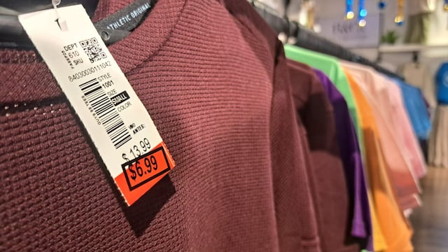 Camisetas a $ 5,99 y $ 6,99 o 3 por $ 19,99 en los ‘malls’: descuentos y ofertas ahora se enfocan en la ropa