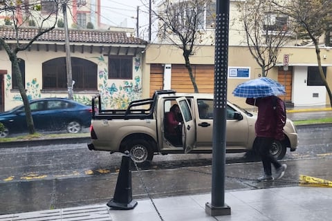 Lluvia acompañada de tormenta eléctrica y granizo alteró la jornada en Quito la tarde de este miércoles, 18 de febrero