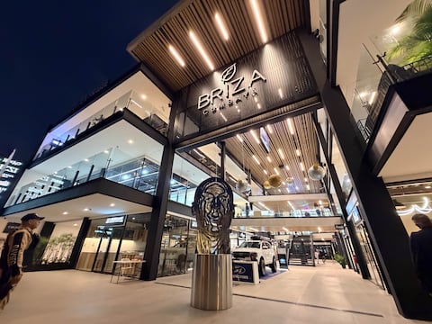 Quito recibe al ‘El Pensador’: Es la primera obra del checo David Cerny que se instala en Sudamérica