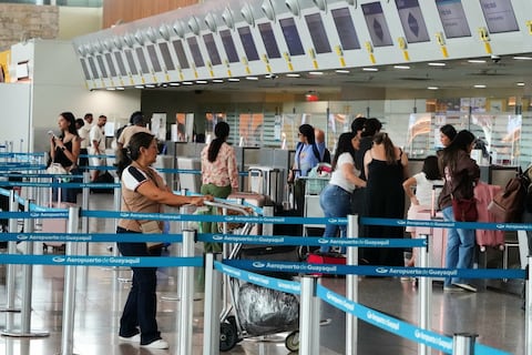 Sin vuelos de Spirit Airlines, pasajeros buscan cómo reprogramar sus viajes en Guayaquil