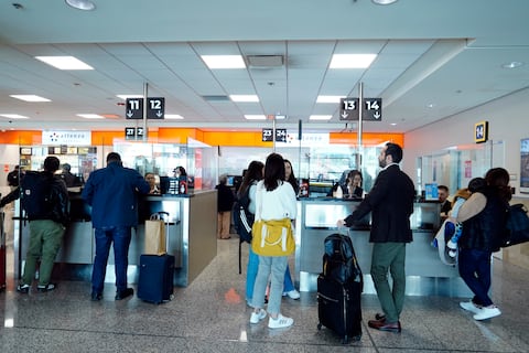 El cambio más grande en la historia de los aeropuertos: el plan para reducir las esperas un 20 % y eliminar los controles repetitivos