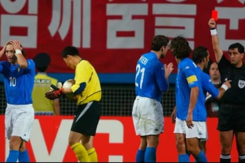 Byron Moreno anhela reencontrarse con Francesco Totti en la Noche Amarilla y apunta: ‘Si me tocase expulsarlo de nuevo, lo haría’