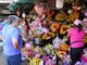 Ventas de flores se disparan en Guayaquil antes del Día de la Madre: mercado atiende en horario extendido