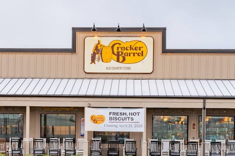 Tradicional cadena de restaurantes y tiendas de Estados Unidos cambia su logotipo y pierde casi 100 millones de dólares en un solo día
