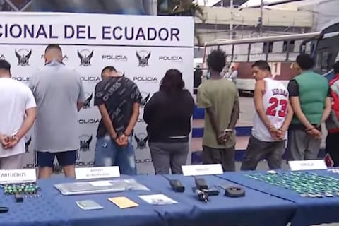 Policía detiene a catorce personas y decomisa armas, tarjetas y explosivos usados en secuestros extorsivos