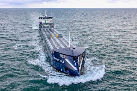 El primer buque con energía solar ya existe: Una opción eficaz para reducir las emisiones de gases de efecto invernadero