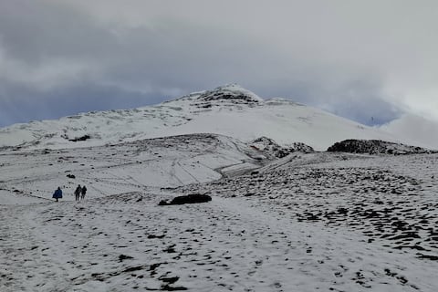 “Había mucha más gente de lo normal para estas temporadas”: guía de alta montaña relata el momento en que fue arrastrado por avalancha en el volcán Cotopaxi