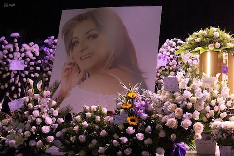 Velorio de Paulina Tamayo reúne a cientos de seguidores en Quito: El país despide a ‘La Grande del Ecuador’