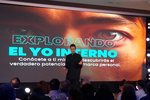 “Lo que más disfruté cuando salí de CNN es que mi teléfono dejara de sonar tanto”: Ismael Cala emocionó a los guayaquileños con anécdotas y meditaciones en una conferencia