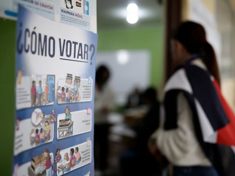 Las elecciones en Costa Rica avanzan con ‘absoluta normalidad y sin incidentes relevantes’