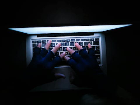La cacería del FBI a través de 10 países: sentencian a los cerebros detrás del ataque ALPHV BlackCat que filtró datos médicos