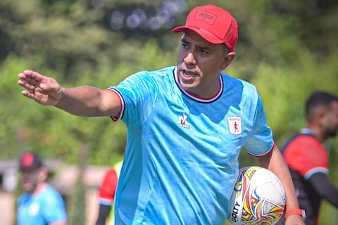 César Farías dirige su primera práctica al mando de Barcelona SC y ya prueba su primer once durante amistoso