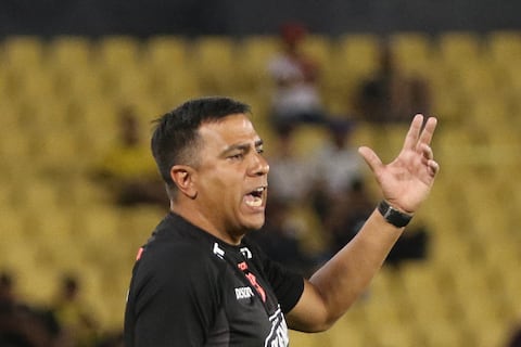 ‘Es contradictorio pedir a los jugadores mente fría cuando él siempre la tiene caliente’: César Farías, DT de Barcelona SC, y sus reacciones en la cancha