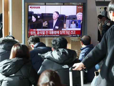 Expresidente surcoreano condenado a 5 años de cárcel en su primer juicio por la ley marcial