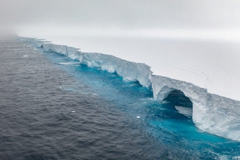 El principio del fin: científicos observan un inesperado e importante cambio en el iceberg más grande del mundo
