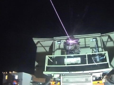 Derriba drones en segundos y es más barato que un sándwich: El primer sistema operativo de defensa aérea láser de alta potencia del mundo