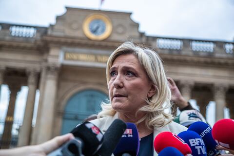 Marine Le Pen, condenada a prisión e inhabilitada durante cinco años para cargo público
