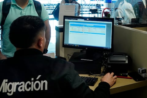 ¿Qué dice la Ley de Integridad Pública sobre los extranjeros que cometan delitos en Ecuador?