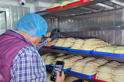 Arcsa clausura planta de empanadas caducadas y con presencia de cucarachas, en Durán