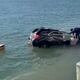 El heroico rescate de un veterano de la Marina de Estados Unidos para sacar a una mujer mientras el vehículo se hunde en el agua