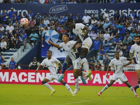 Un ‘ilusionado’ Emelec se prepara con ‘precaución’ para medir a Liga de Quito en semifinales de Copa Ecuador