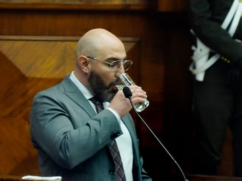 Comisión de Fiscalización notifica a Mario Godoy sobre el inicio del juicio político en su contra