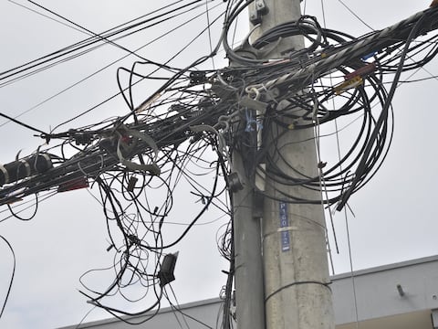 Adiós a los ‘tallarines’ en Urdesa central: plan para soterramiento de cableado abarcará más de 45 calles