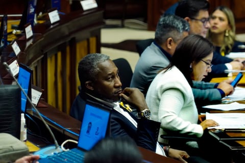 Cambio de orden del día busca que asambleísta Roberto Cuero se disculpe por altercado con militares