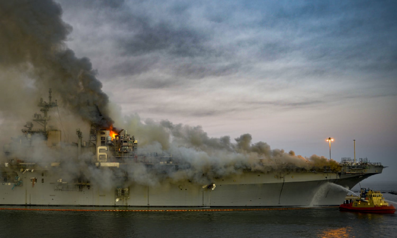 Irán se obsesiona con el portaaviones nuclear de Estados Unidos: busca hundir un buque de guerra con su estratégica guerra de enjambre | Servicio | Estados Unidos | El Universo