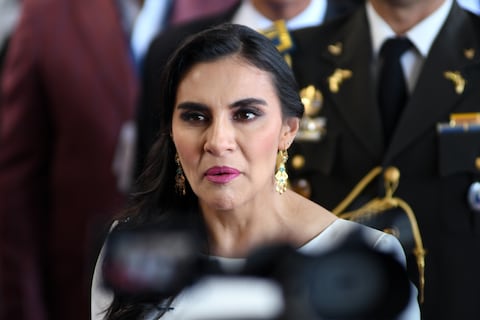 Verónica Abad puede recurrir a recursos administrativos horizontales y verticales para intentar revertir suspensión del cargo de vicepresidenta