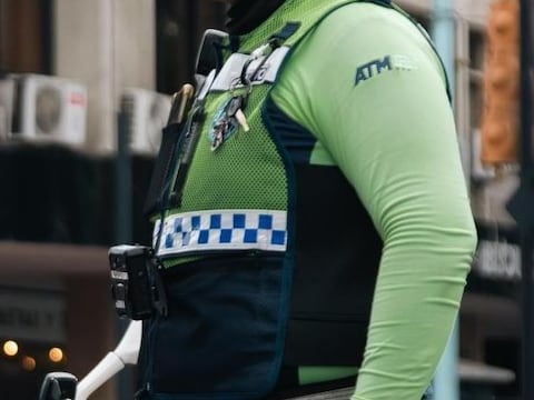 Agentes de ATM involucrados en incidente tras siniestro vial en la avenida del Bombero, en Guayaquil