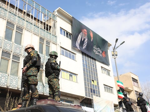Guardia Revolucionaria de Irán dice que sus misiles son ‘más potentes’ y amenaza a Estados Unidos con expandir la guerra
