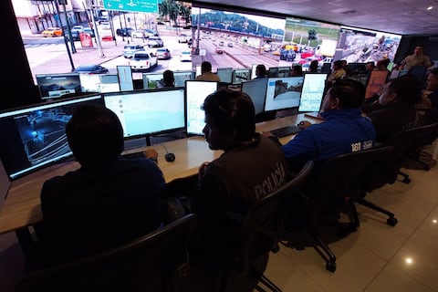 40 colaboradores siguen con monitoreo desde sala de Segura EP para detectar incumplimiento de toque de queda y coordinar con la Policía en tiempo real