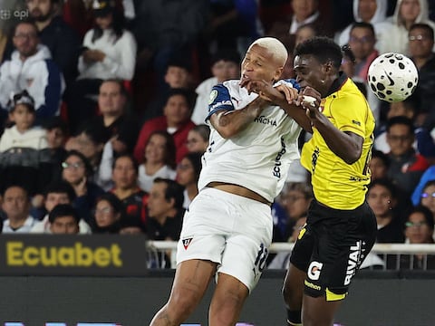 Audios VAR revelan por qué no fue penal la acción de Deyverson ante Barcelona SC