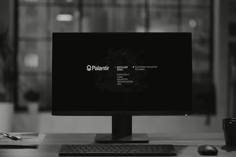 Estados Unidos firma contrato de $1.000 millones con Palantir para servicios de software e IA