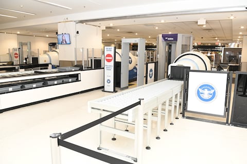 Los pasajeros del Aeropuerto de Miami pasarán los controles un 30 % más rápido