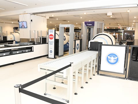 Los pasajeros del Aeropuerto de Miami pasarán los controles un 30 % más rápido