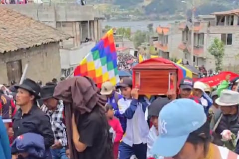 Caravana multitudinaria despidió a José Guamán, fallecido en el contexto del paro nacional en Otavalo