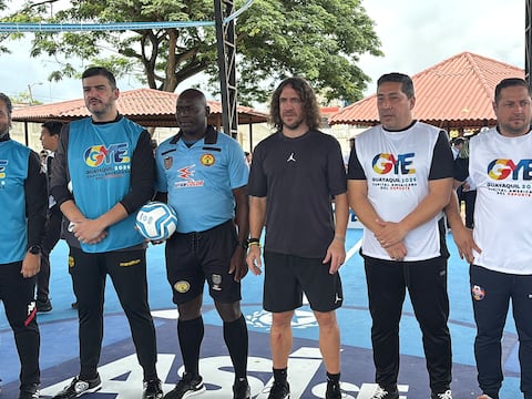 Carles Puyol, campeón del mundo con España, compatió mañana de fútbol con Aquiles Alvarez, alcalde de Guayaquil