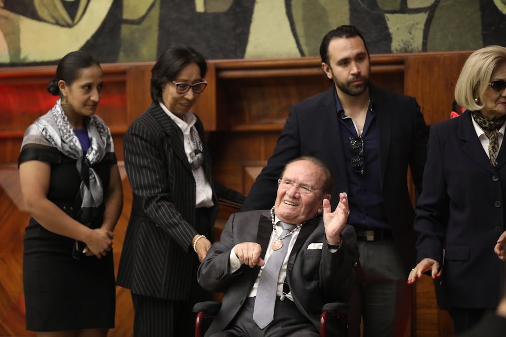 Hermanos Miño Naranjo fueron condecorados en la Asamblea Nacional, este 7 de agosto