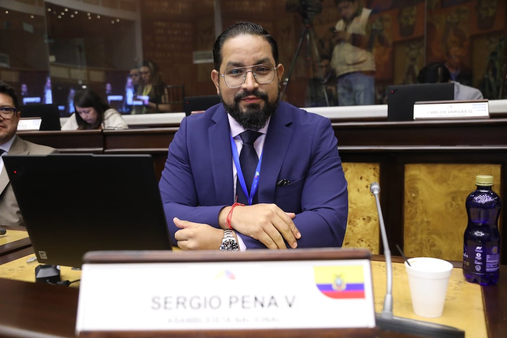 Sergio Peña arremete contra la dirigencia de la bancada RC tras su expulsión: ‘Se quejan de dictadura pero son los primeros en hacer las cosas de esta manera’