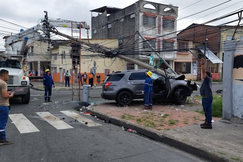 Siniestro de tránsito deja sin energía a tramo de calles Tungurahua y Domingo Savio