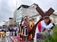 ‘Esta velita representa mi salud’: unas 3.000 personas participaron en el viacrucis de Viernes Santo en Machala