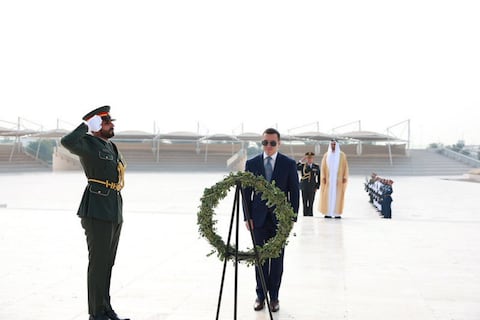 Presidente Daniel Noboa arranca visita oficial a Emiratos Árabes Unidos colocando una ofrenda floral