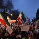 Continúan protestas en Irán y convocan marcha a favor del régimen